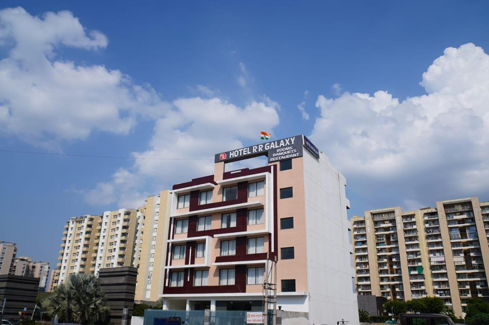 Hotel Rr Galaxy Gurgáon Exteriér fotografie